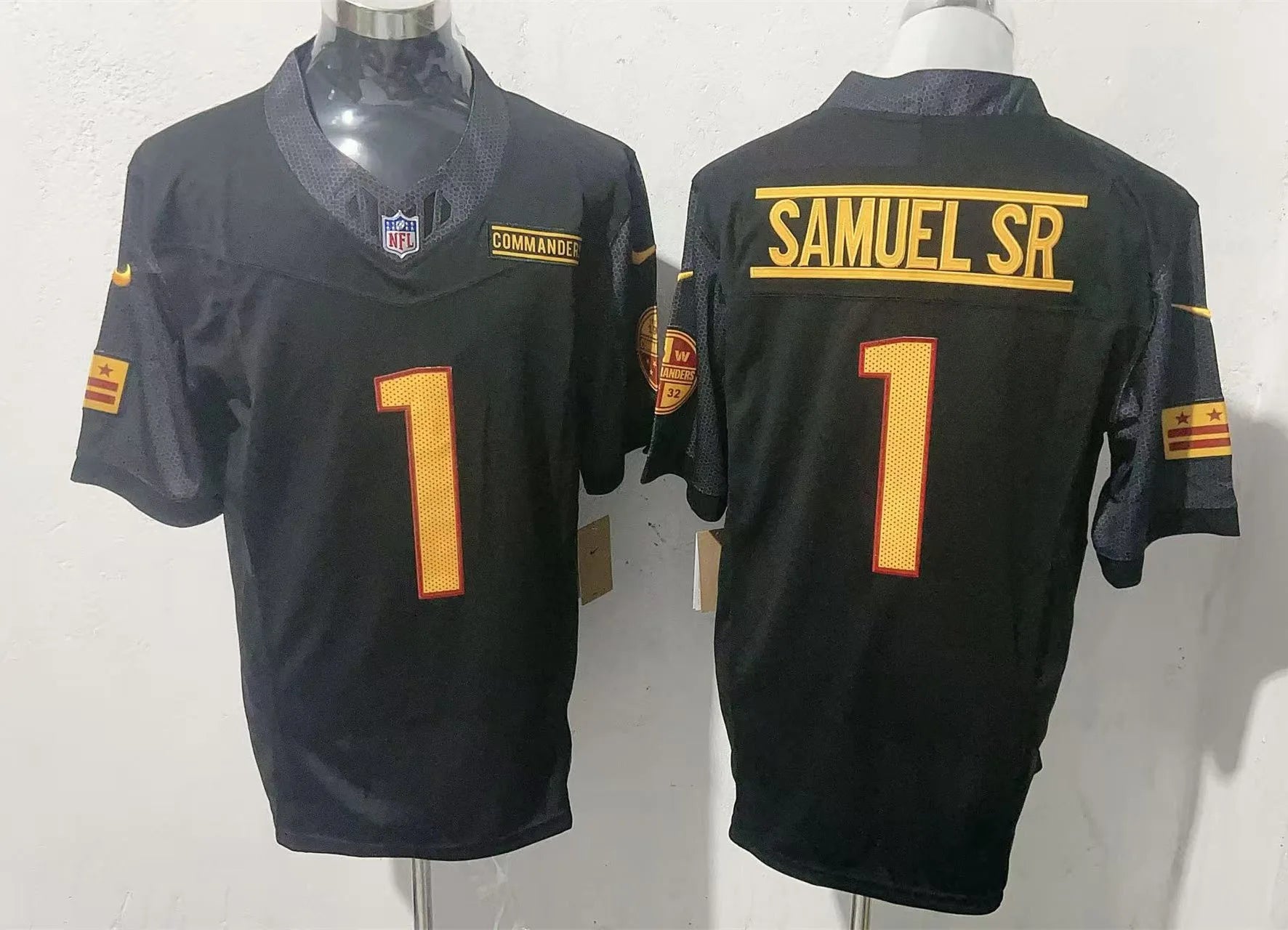 Mens Washington Commanders #1 Deebo Samuel Black Alternate Vapor Limited Jersey
